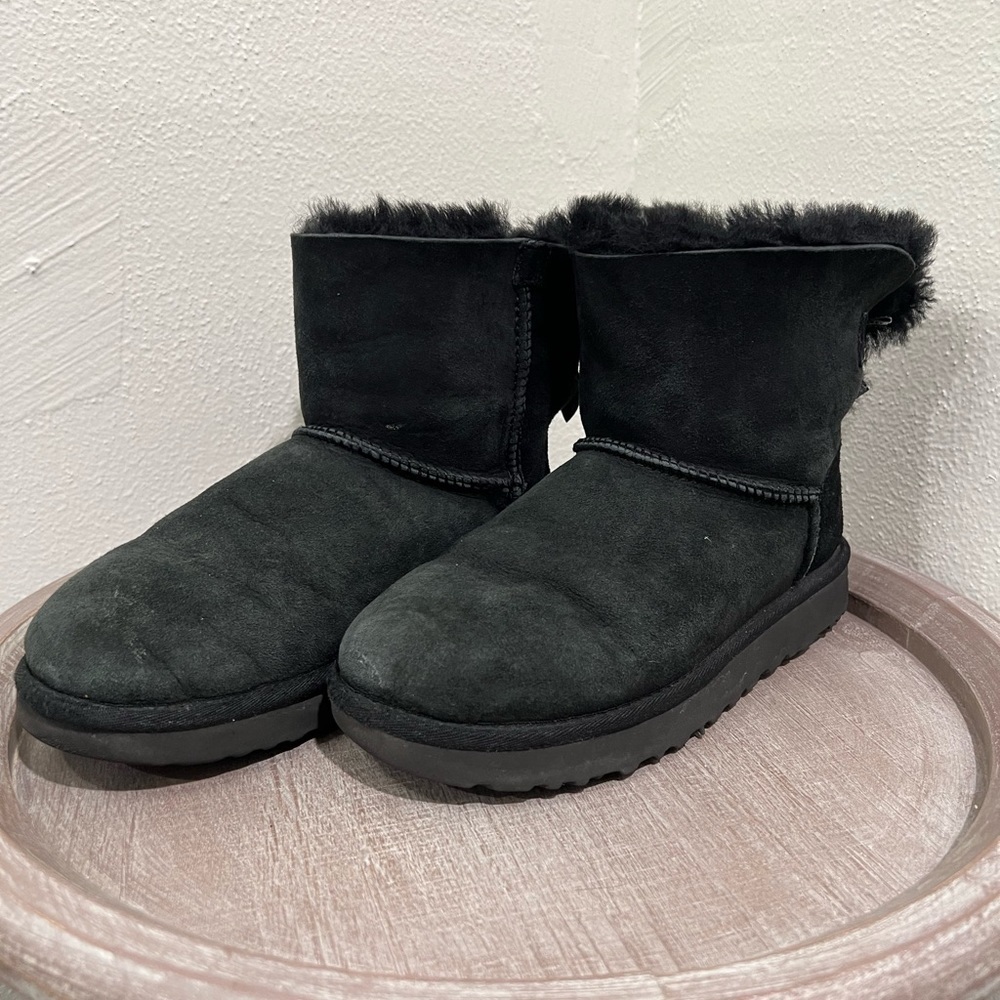 UGG Mini Bailey Bow II Ribbon Boots in size 9 - Black
